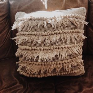 Woven frill pillow